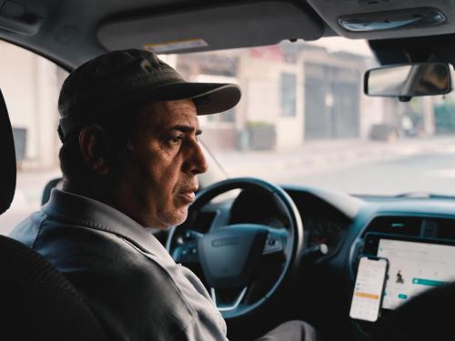 נהגי המוניות והציבור בישראל: בין ביטחון תעסוקתי לשירות חכם ומתקדם