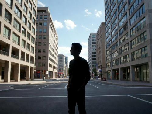 לעבור שלב בקריירה: מתי נכון להצטרף לאתגר חדש ומתי להישאר